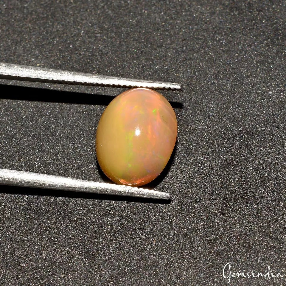 Ethiopian Opal Cabochon — 10 x 8 x 5mm, 2.50 Ct, Ethiopia