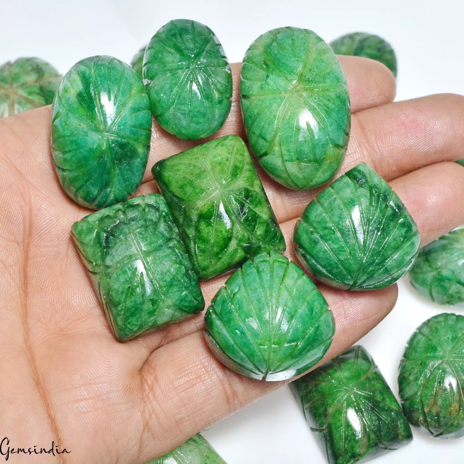 1180 Ct/16 Pcs Natural Green Emerald Beautiful Carving Pendant Size Gemstones