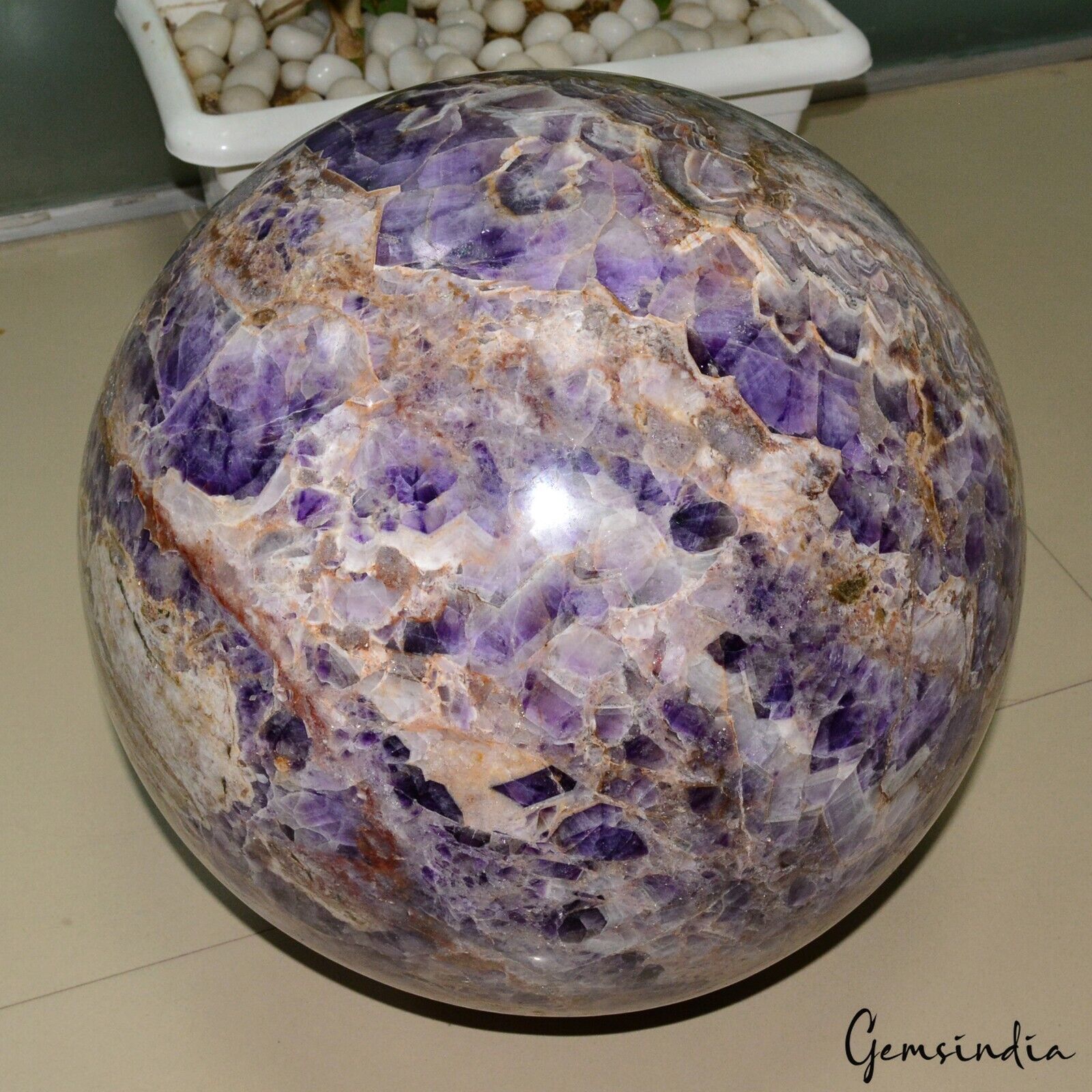 Amethyst Sphere — 15 Inch in diameter, 66 Kg (330000 Ct), Brazil