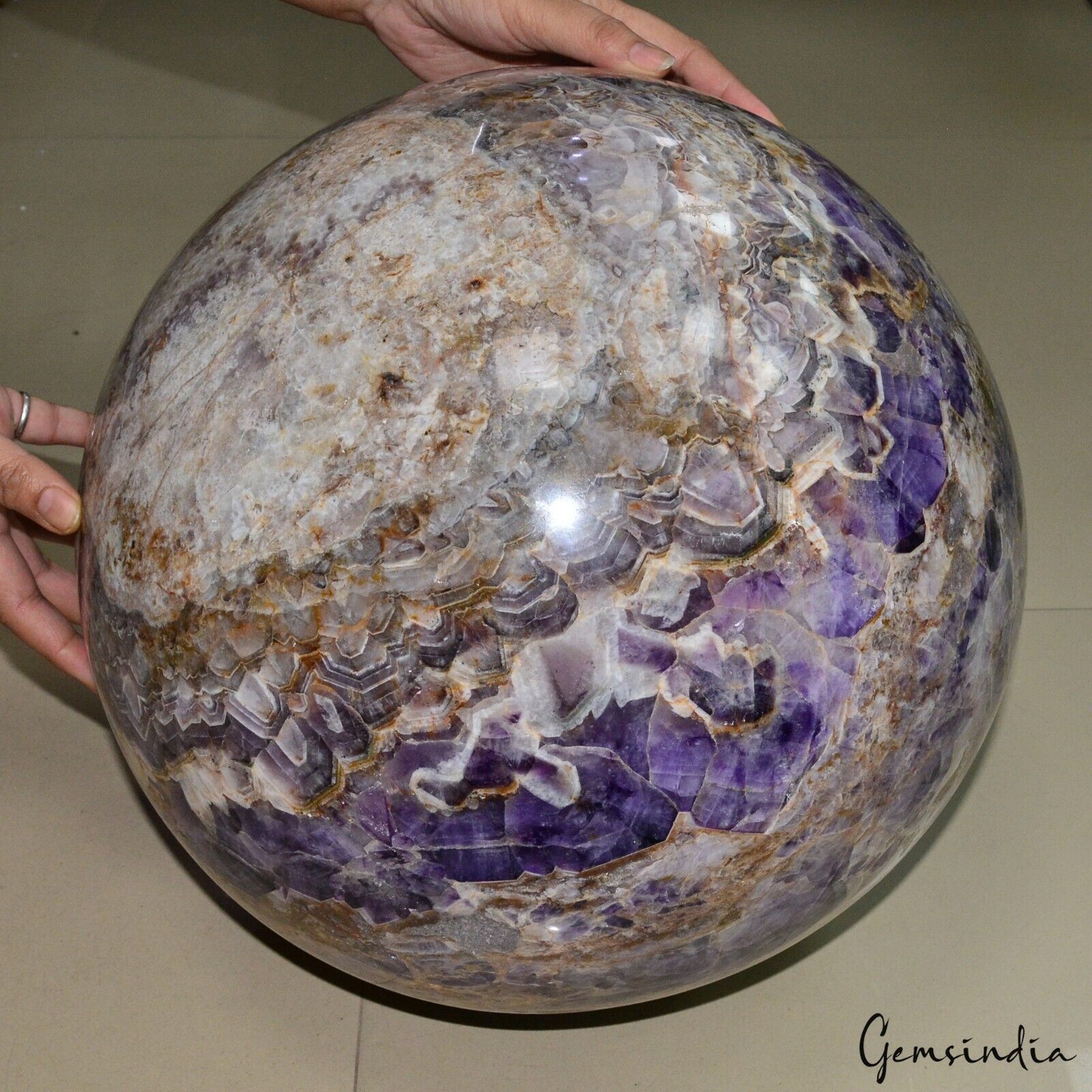 Amethyst Sphere — 15 Inch in diameter, 66 Kg (330000 Ct), Brazil