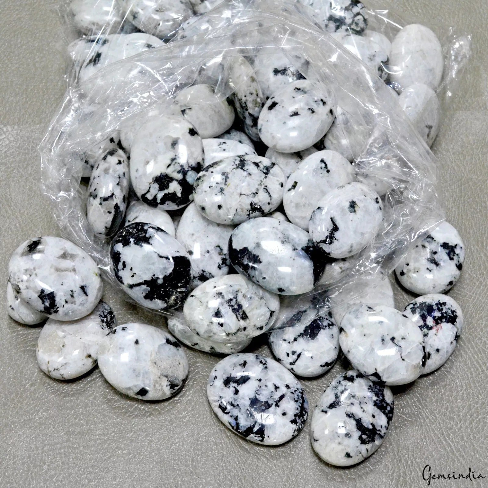2.4 kg Natural Moonstone Polished Palm Stone Decor Reiki Healing Stones 30 Pcs