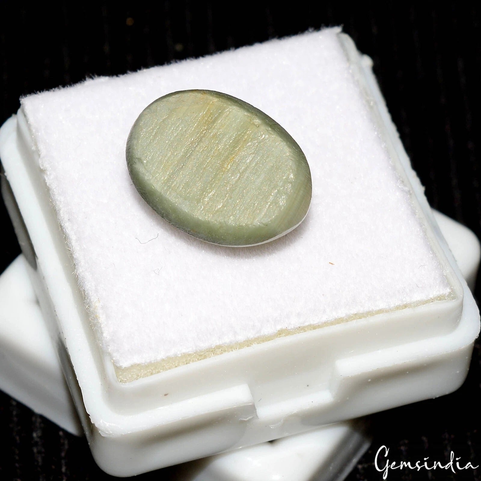 Chrysoberyl Cabochon, Untreated, Green — 14x10x7mm, 7.70 Ct