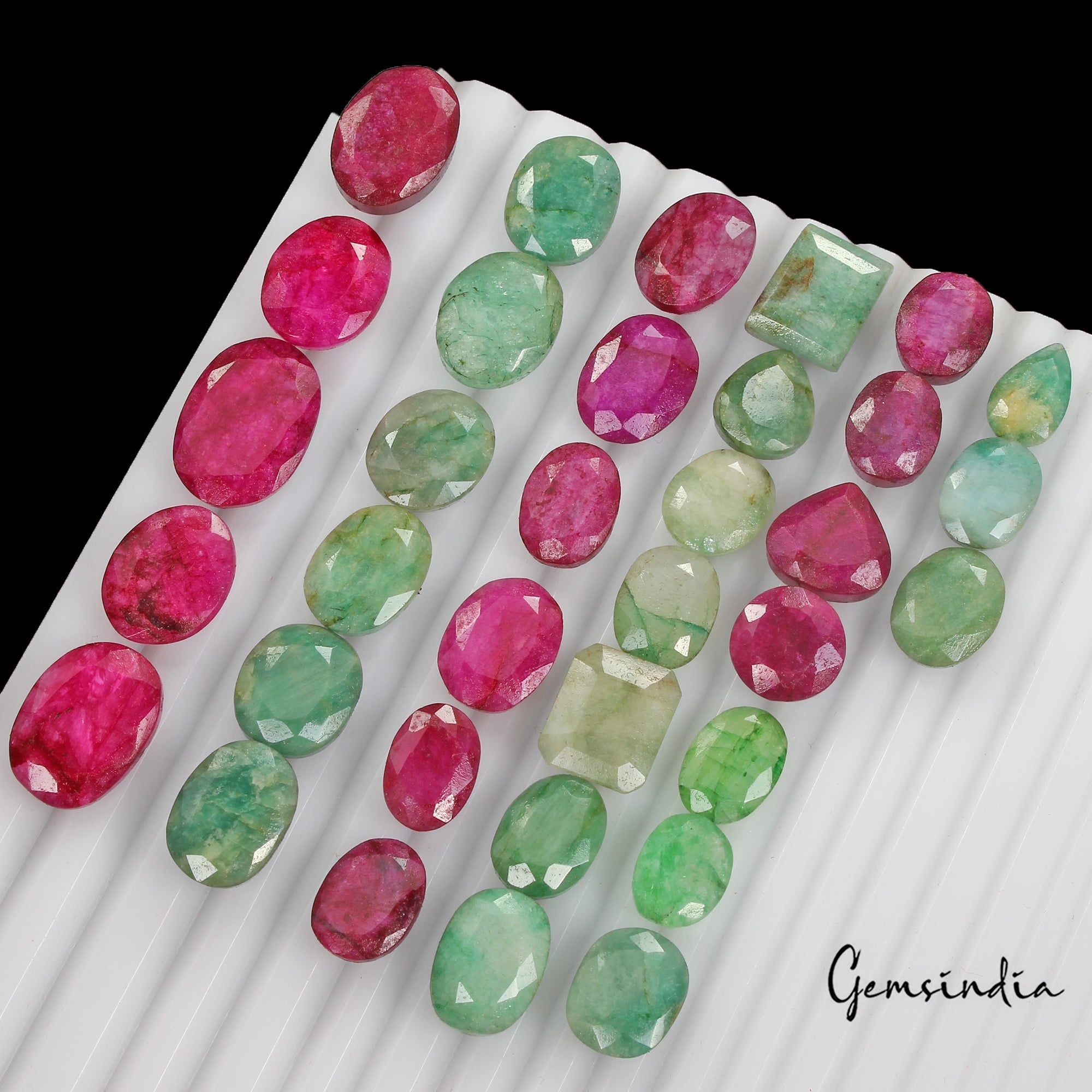 280 Ct/34 Pcs Natural Red Beryl/Green Emerald Mix Cut Loose Gems Lot For Jewelry
