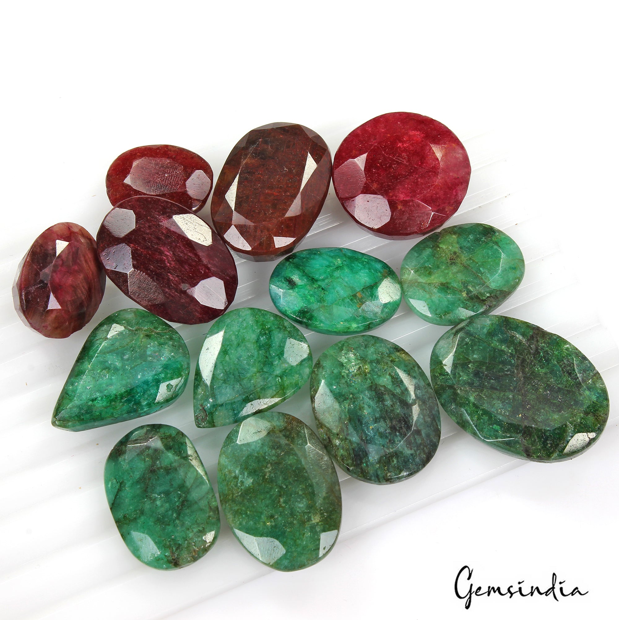 660 Cts/13 Pcs Natural Red Beryl Green Emerald Mixed Cut Loose Gems For Jewelry