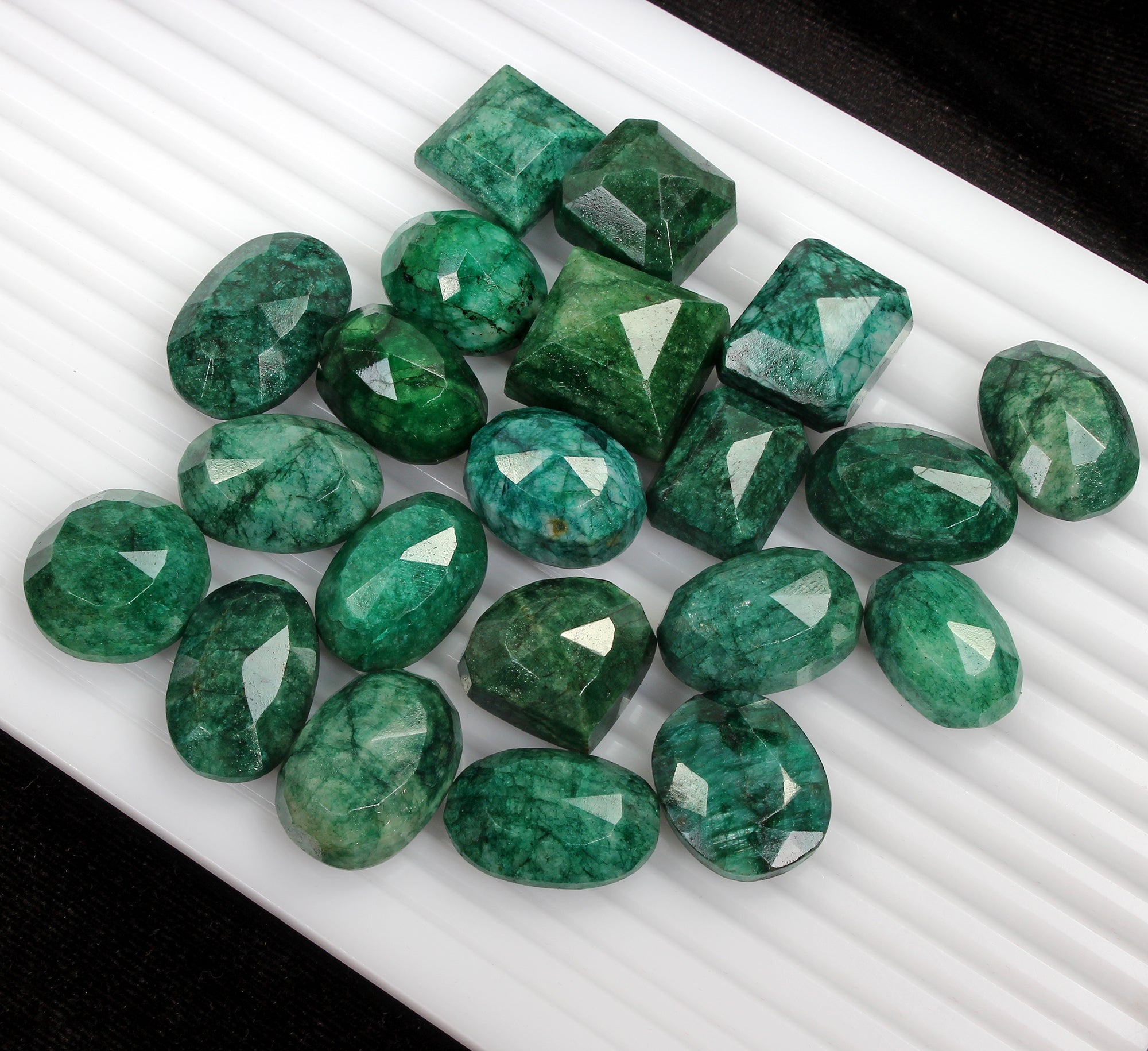 Natural 700 Ct Green Emerald Mix Cut 21-48mm Loose Earth mined Gemstone, Brazil