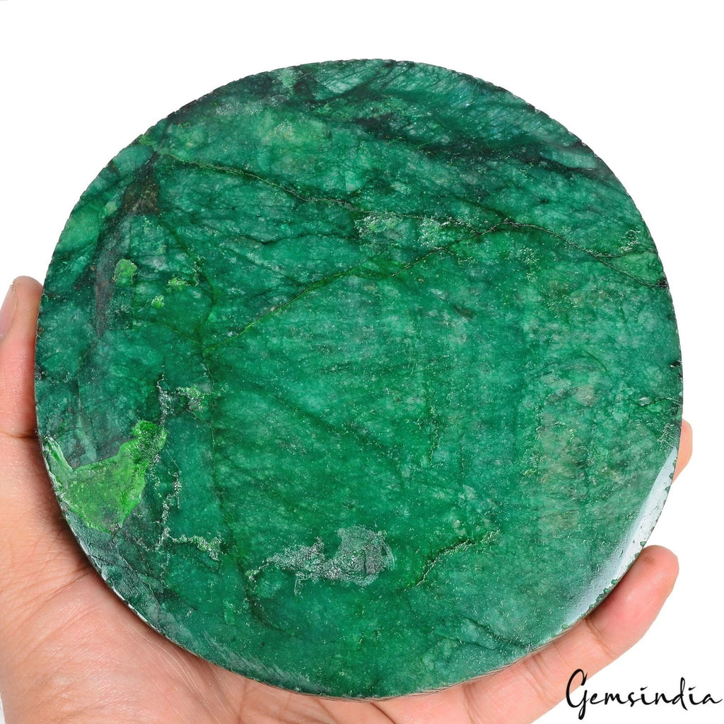 Emerald Carving, Color Enhanced — 140 x 140 x 40mm, 1.505 Kg (7525 Ct), Brazil