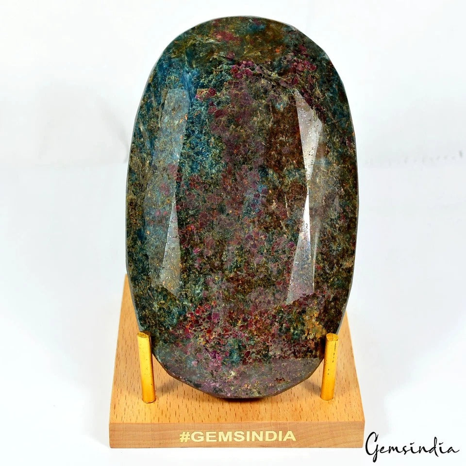 Ruby Kyanite Loose Gemstone, Oval Faceted, Untreated — 119x72x31 mm, 3040 Ct, Madagascar