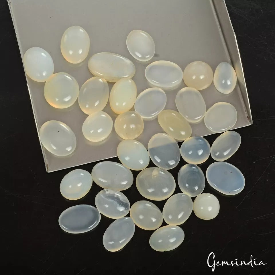 Moonstone Lot, Cabochon, Untreated, White — 33 Pieces, 11mm to 20mm, 270.00 Ct