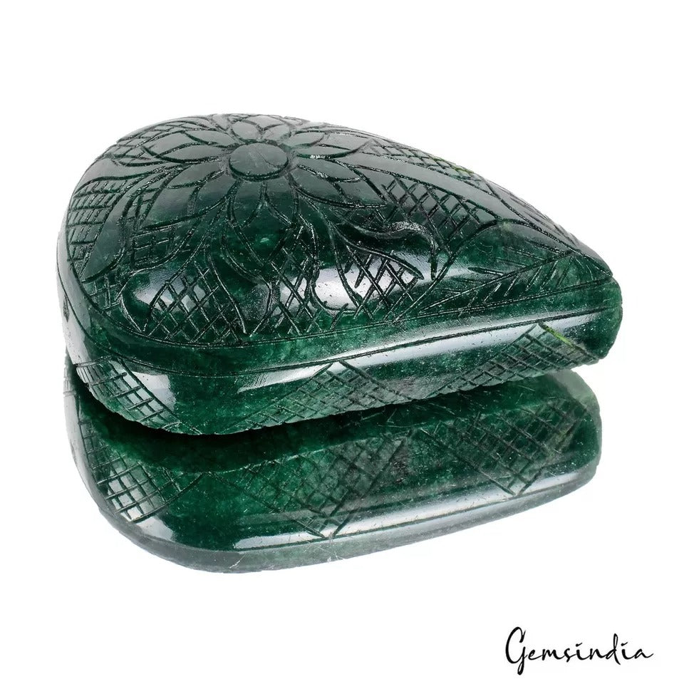 Emerald Carving — 88 x 58 x 34 mm, 1260 Ct, Brazil
