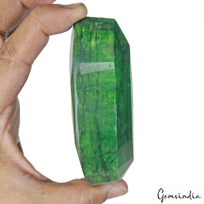 1680Carat Natural Huge Green Emerald Earth-Mined Museum Size Fancy Cut Gemstone