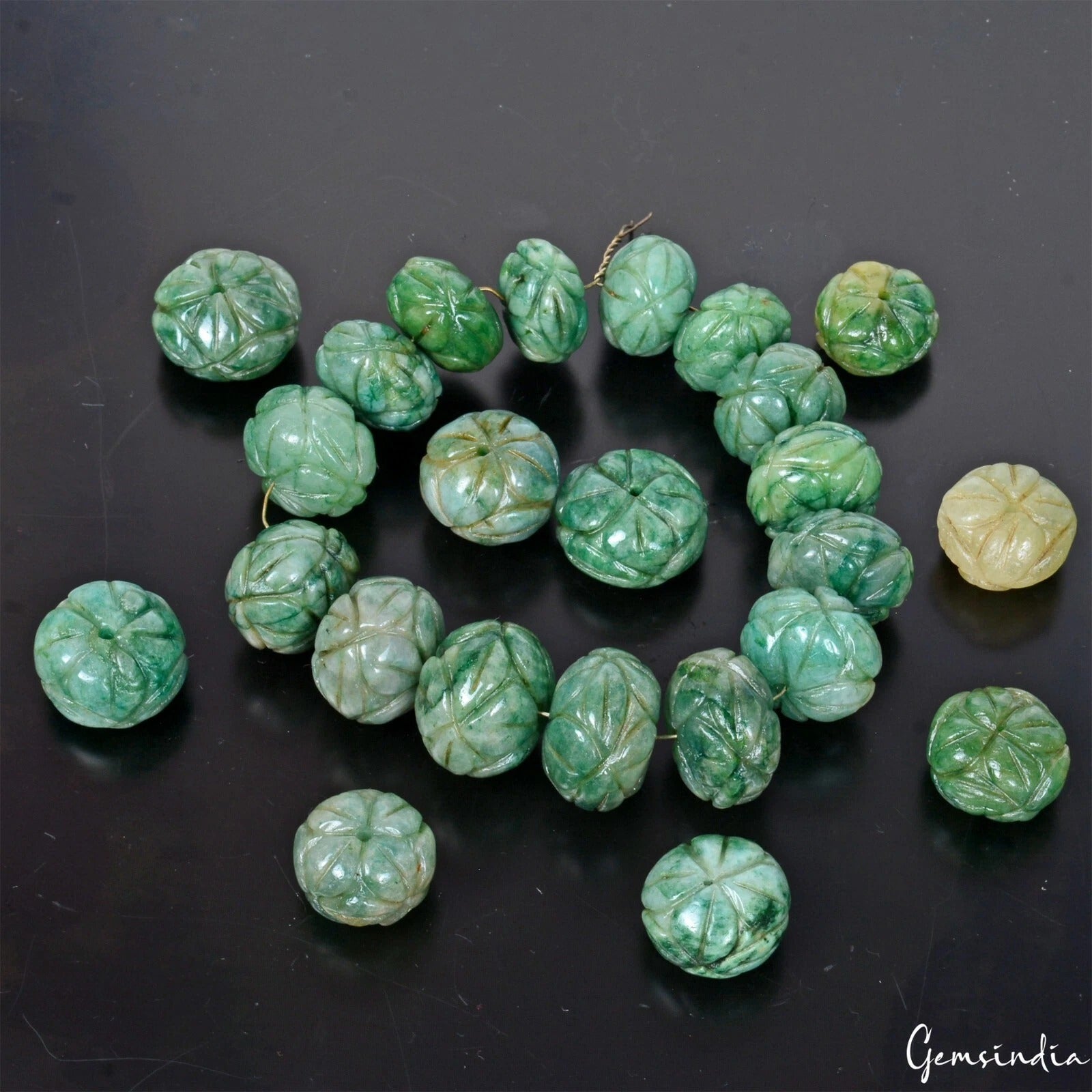 Share 650 Cts/24 Pcs Natural Green Emerald Gems Round Drilled Carved Beads Loose
