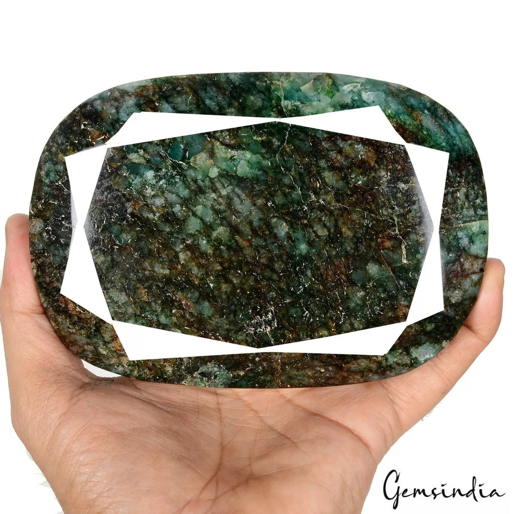 1.3 Kilo Natural Huge Green Emerald Oval Cut Earth-Mined Museum Grade Gemstone