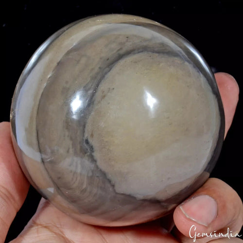 Agate Sphere — 76mm, 3100 Ct