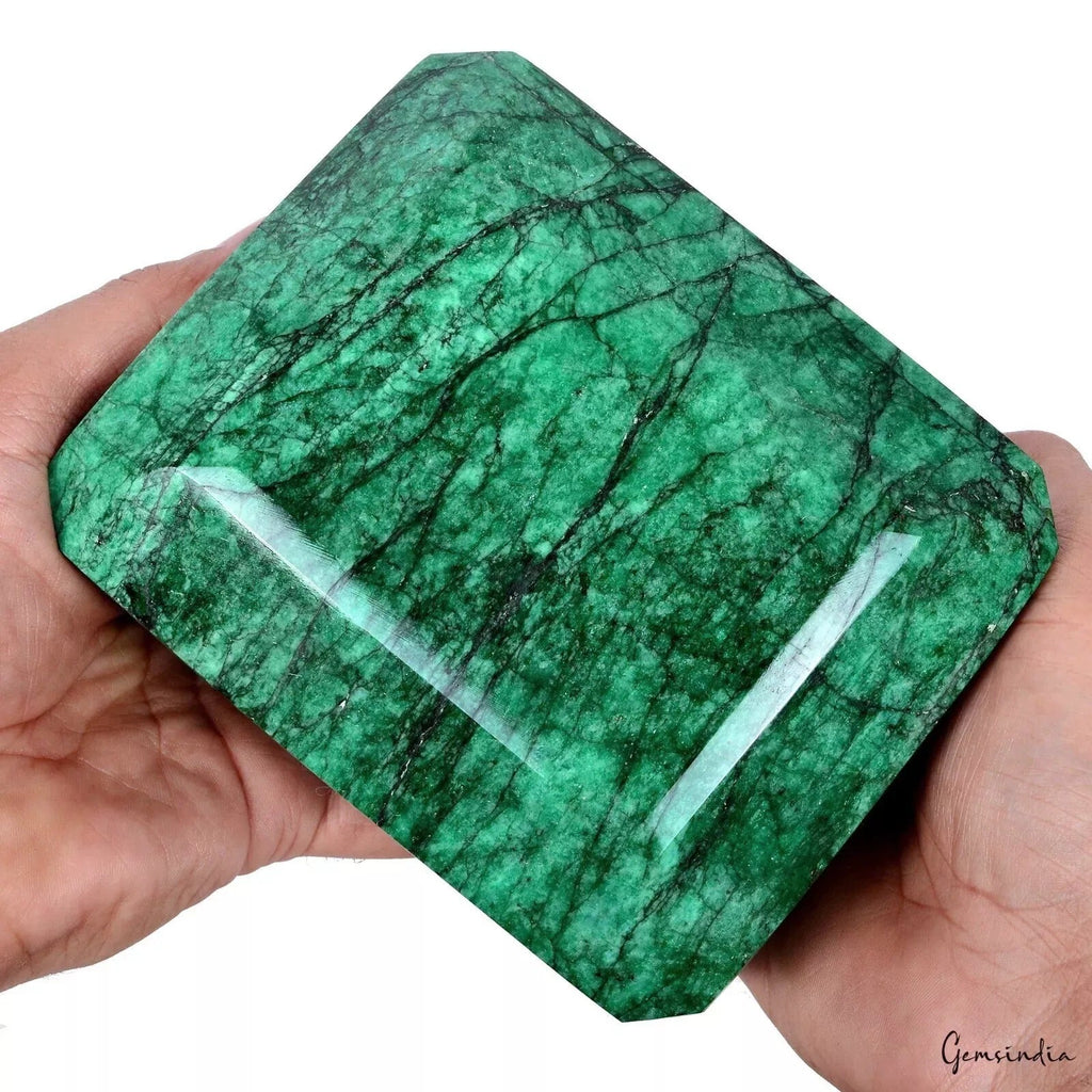 2.7Kilo Natural Huge Green Emerald Earth-Mined Museum Grade Octagon Cut Gemstone