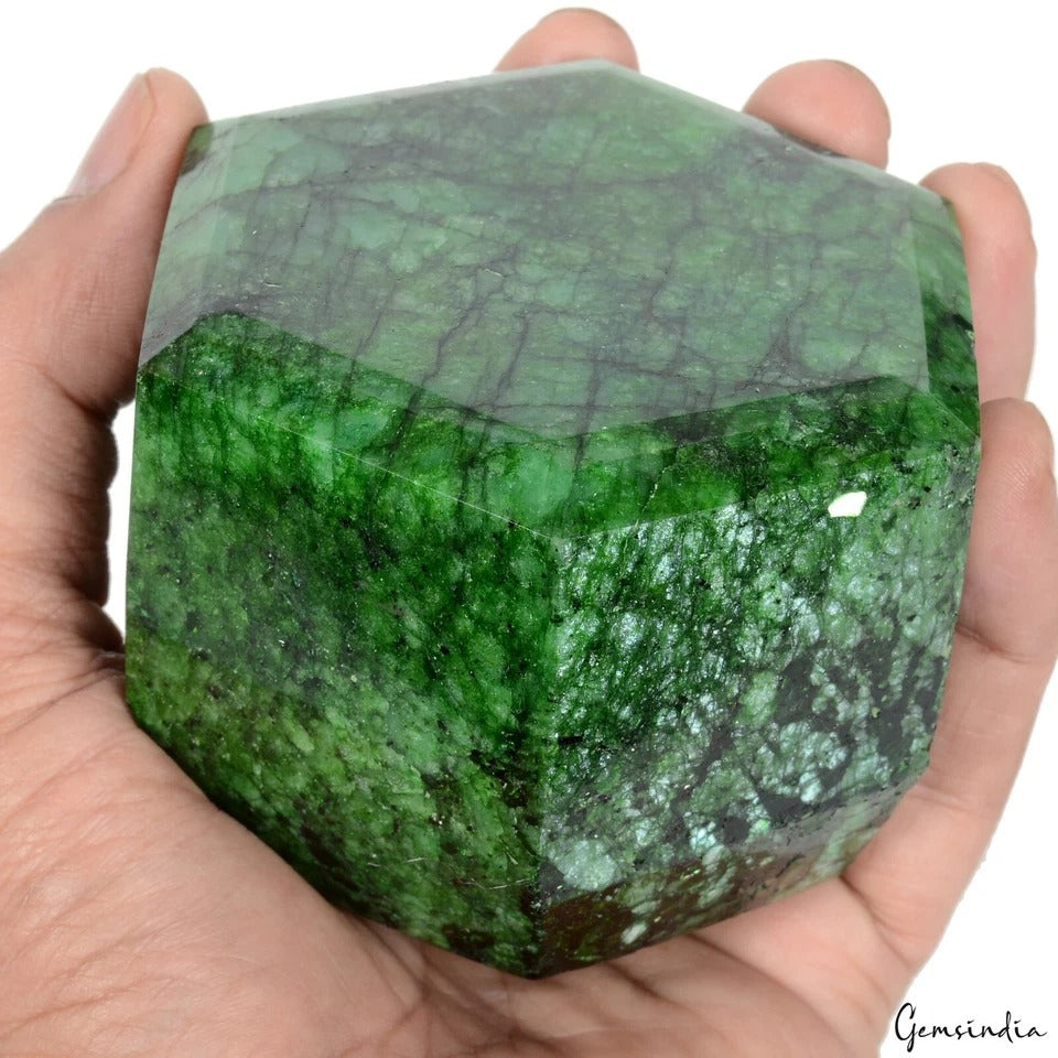 Emerald Loose Gemstone, Color Enhanced, Green — 90x73x46 mm, 4200 Ct (840 Kg), Brazil