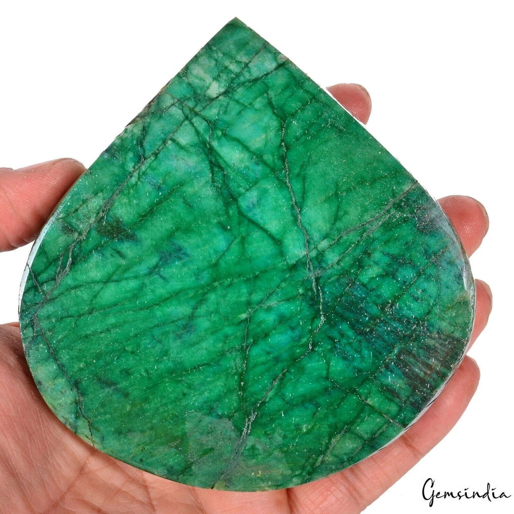 Brazilian Emerald Loose Gemstone, Green — 109x104x25 mm, 2650 Ct, Brazil