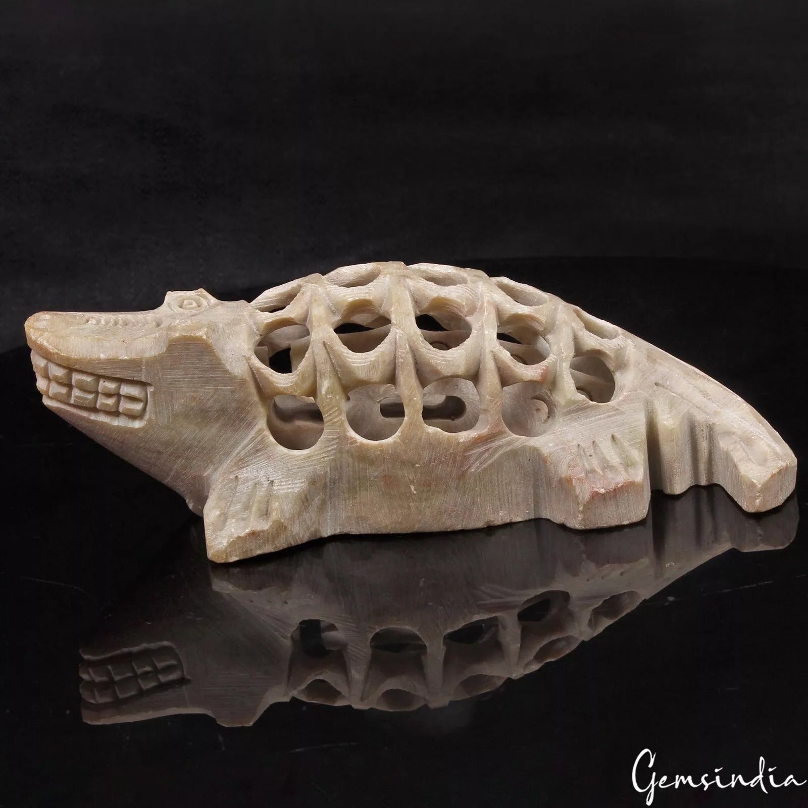 1060 Cts Soapstone Ferocious Crocodile Décor Figurine Crocodile Cub Inside