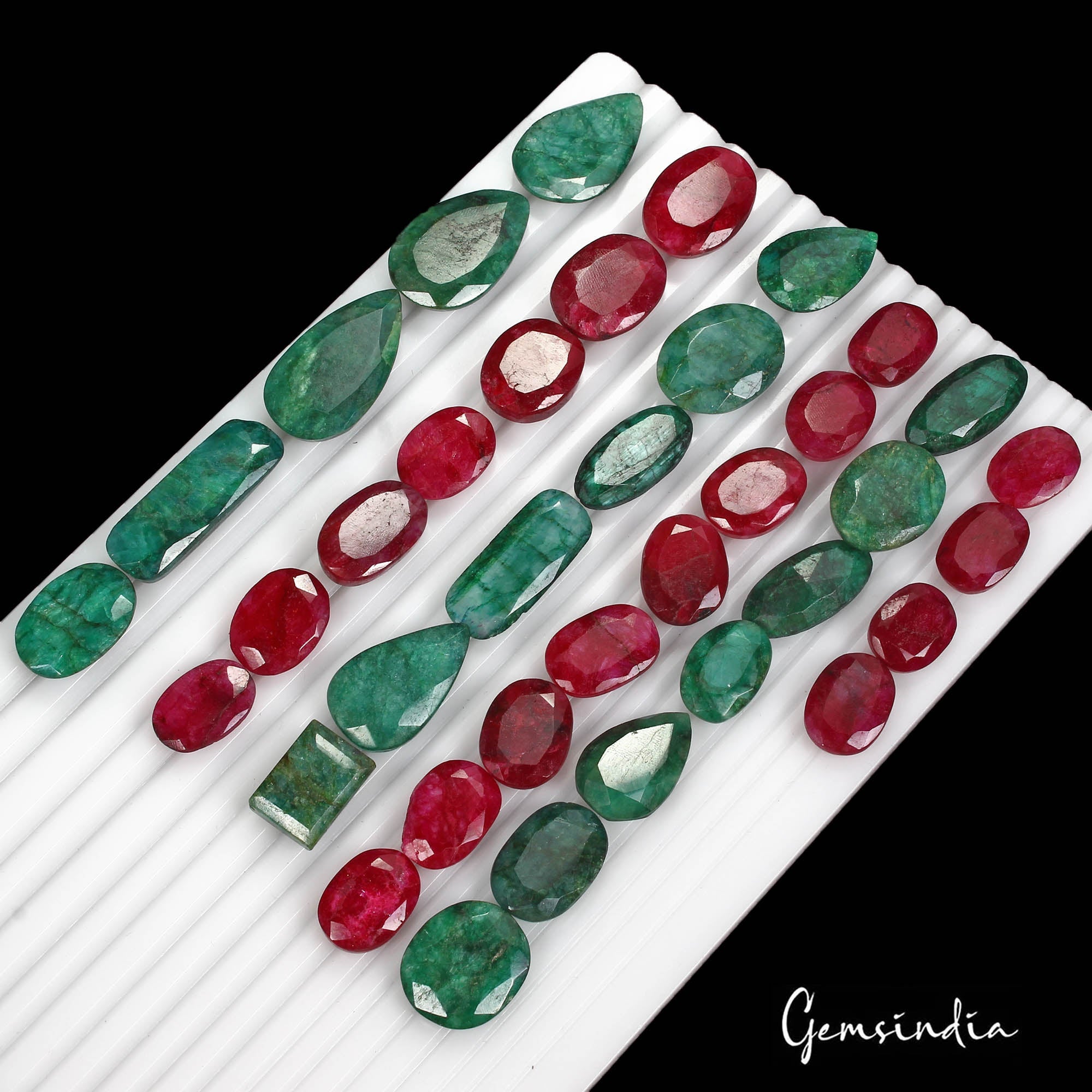 720 Cts/37 Pcs Natural Red Beryl Green Emerald Mixed Cut Loose Gems For Jewelry