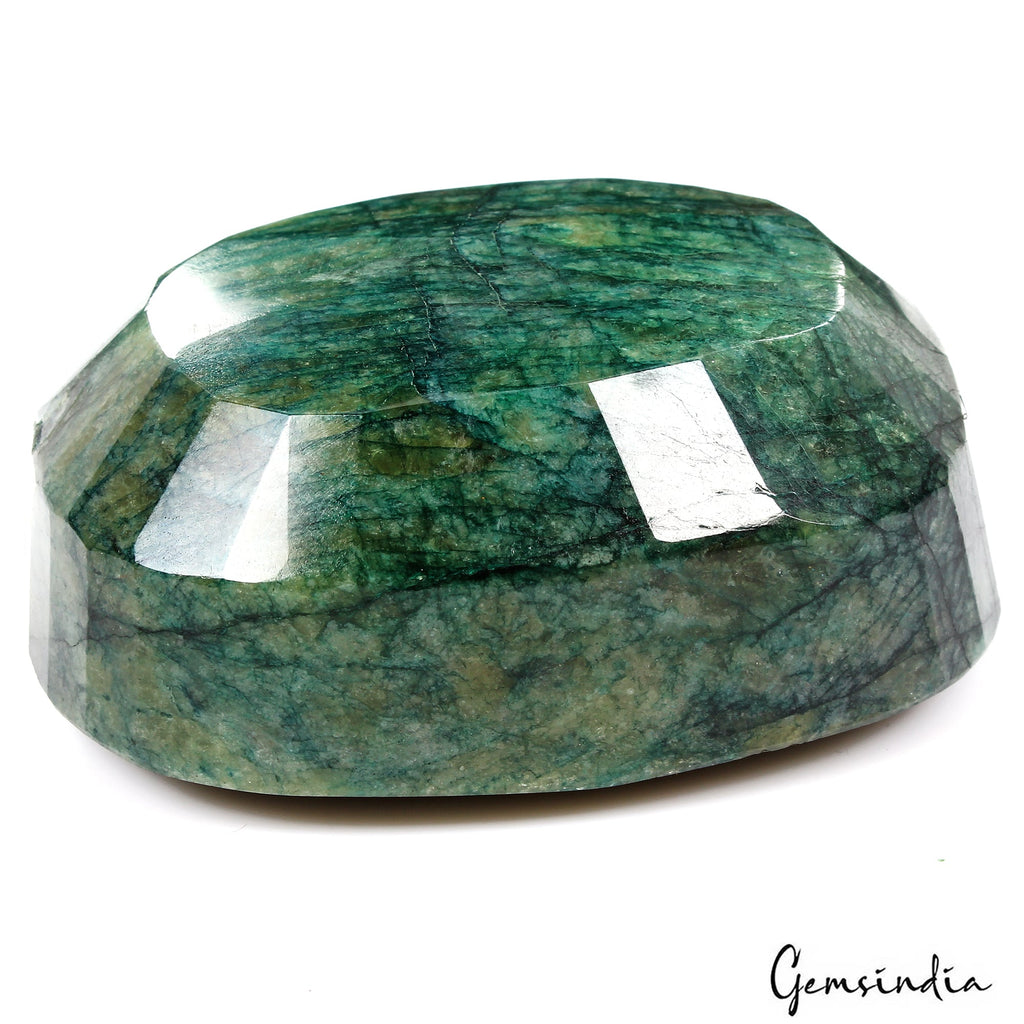 2490 Carat Natural Huge Green Emerald Earth-Mined Museum Size Oval Cut Gemstone