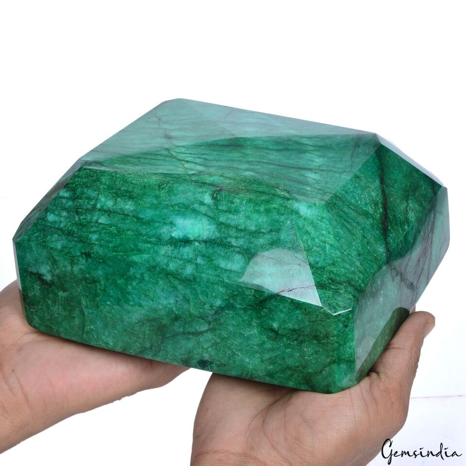 Museum Grade5 Kilo Natural Brazilian Top Green Emerald Octagon Huge Rare Gem