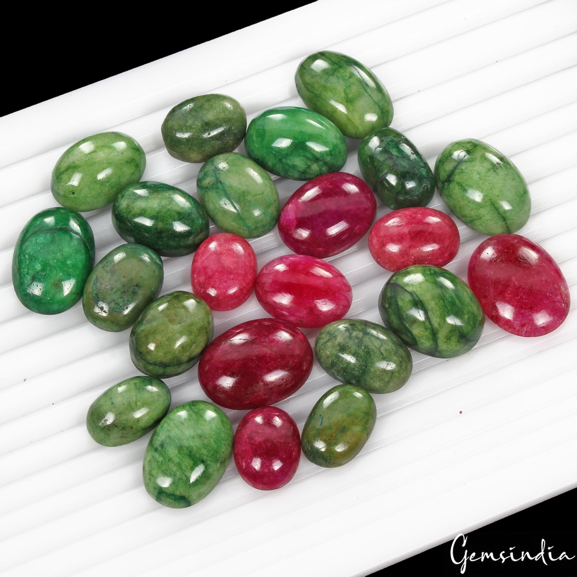 Emerald Lot, Cabochon, Green — 23 Pieces, 17mm to 24mm, 500 Ct, Brazil