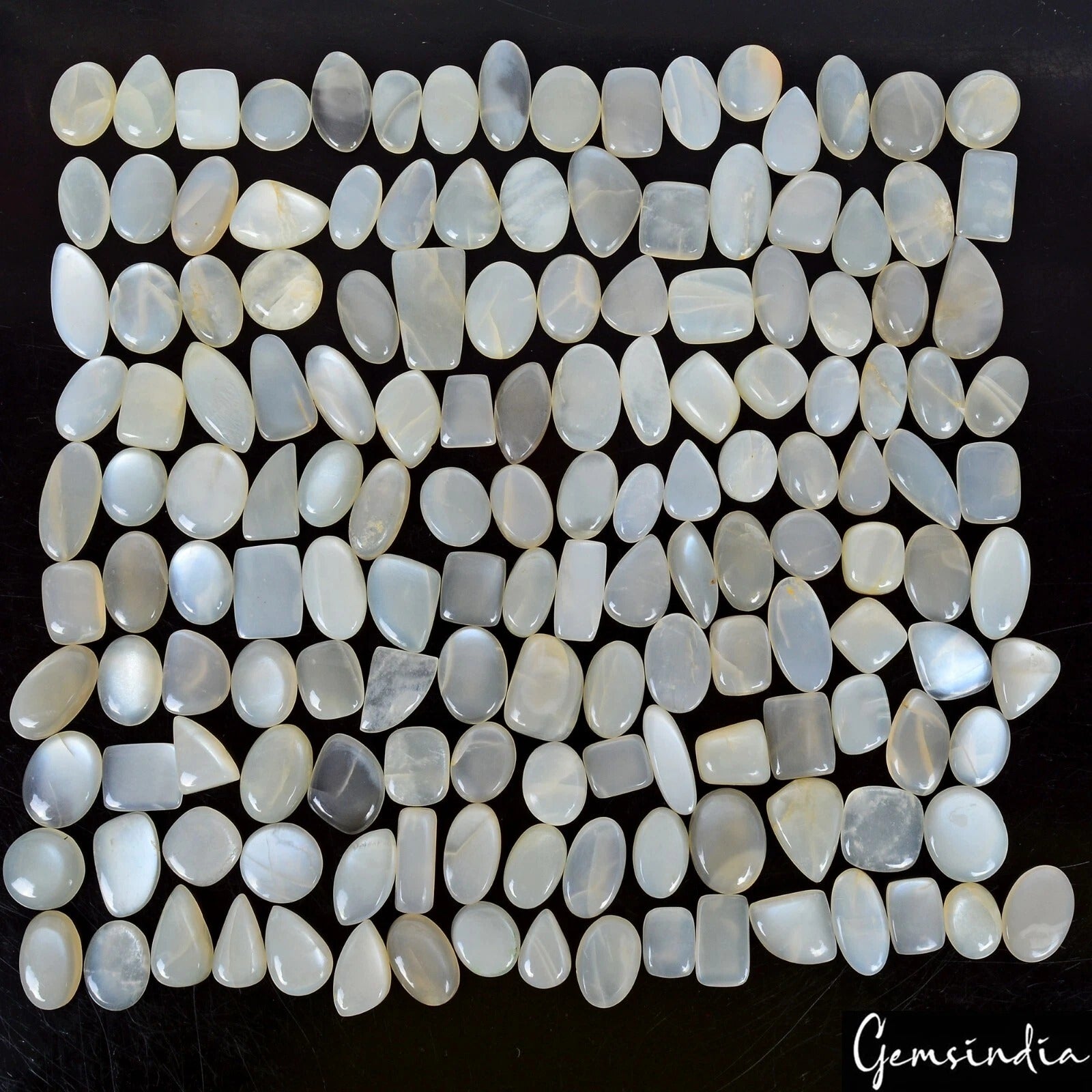 Moonstone Lot, Cabochon — 153 Pieces, 13mm to 26mm, 1600 Ct, Madagascar