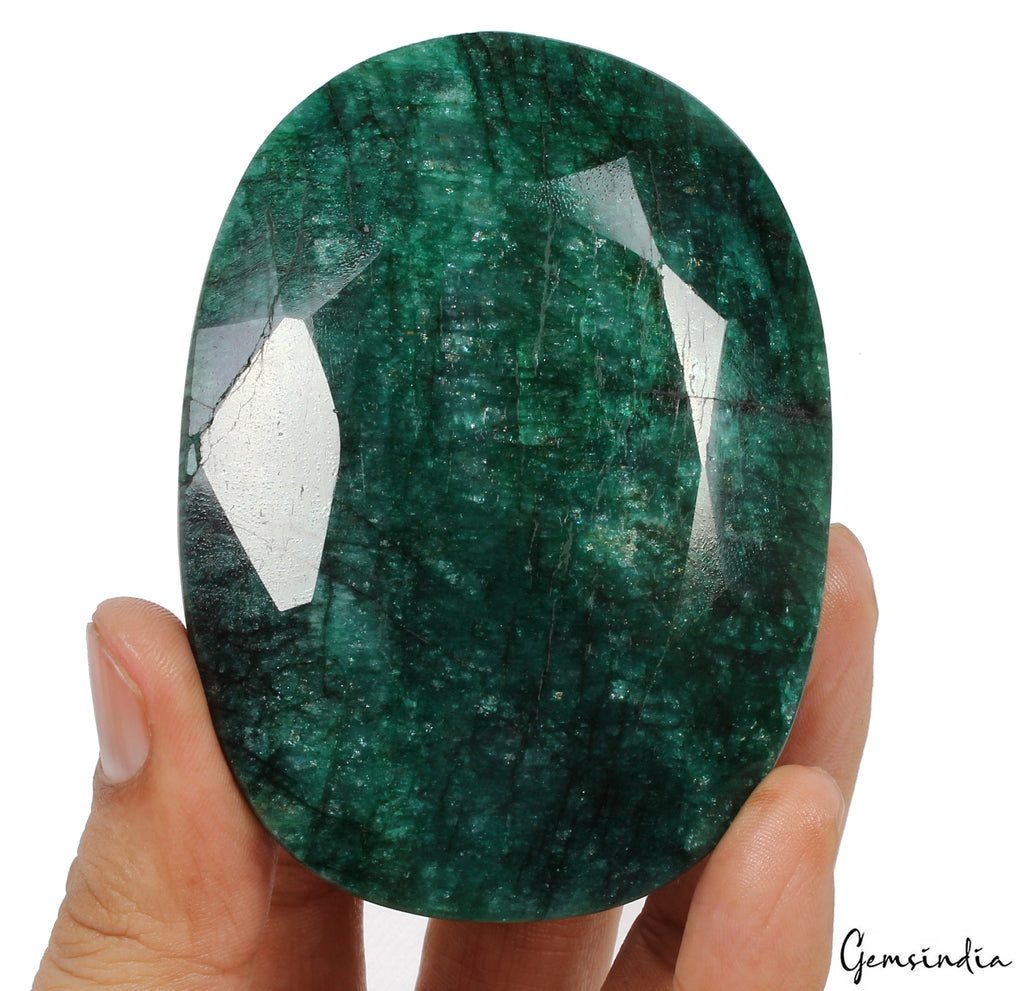 Emerald Loose Gemstone, Green — 89x64x28 mm, 1320 Ct, Brazil