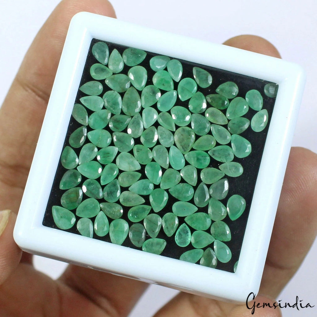 Emerald Loose Gemstone, Untreated, Green — 5mm to 6mm, 37.30 Ct, Colombia