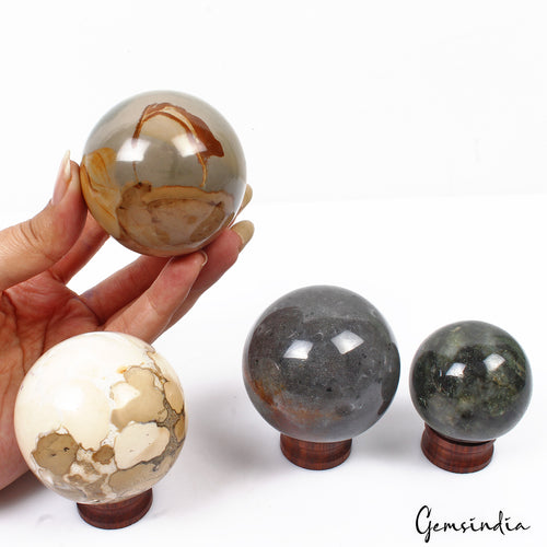 Agate Sphere, Untreated — 4 Pieces, 43mm to 55mm, 0.836 Kg (4180 Ct), India