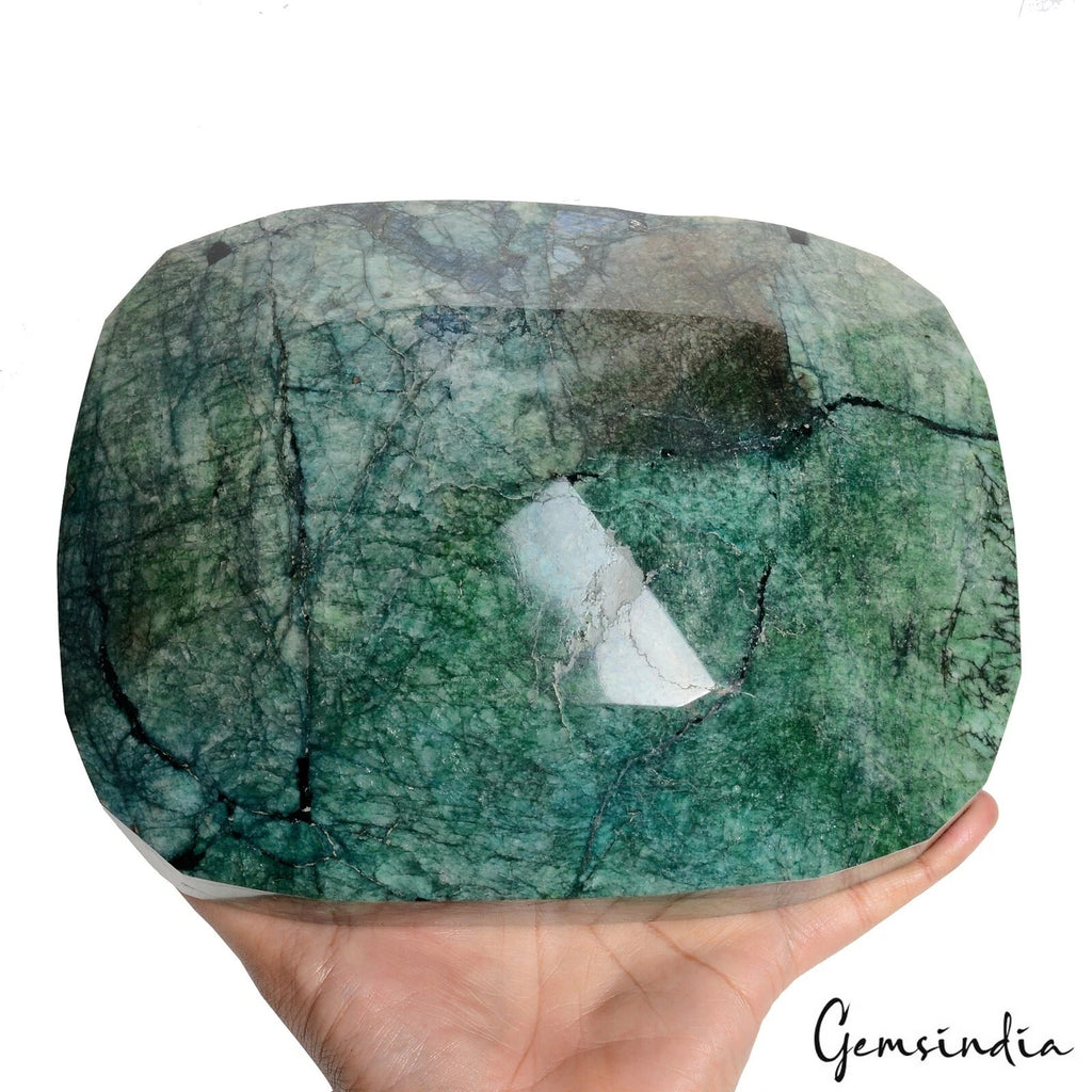 Emerald Loose Gemstone, Color Enhanced, Green — 9 x6.75x3 Inch, 23500 Ct (4.7 Kg), Brazil