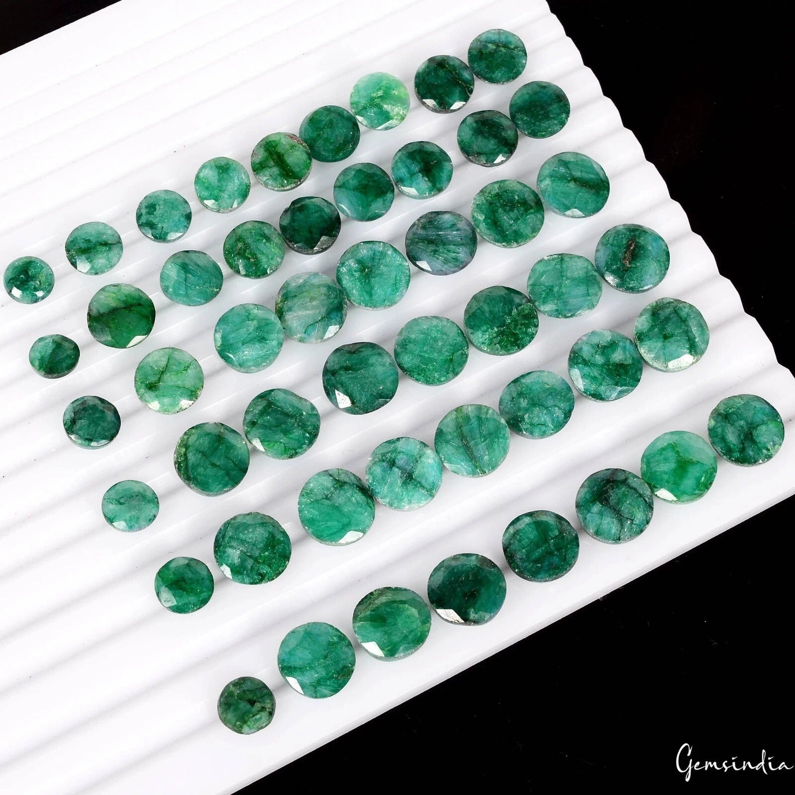 Emerald Lot, Loose Gemstone, Color Enhanced, Green — 50 Pieces, 08mm to 14mm, 258.90 Ct, Brazil