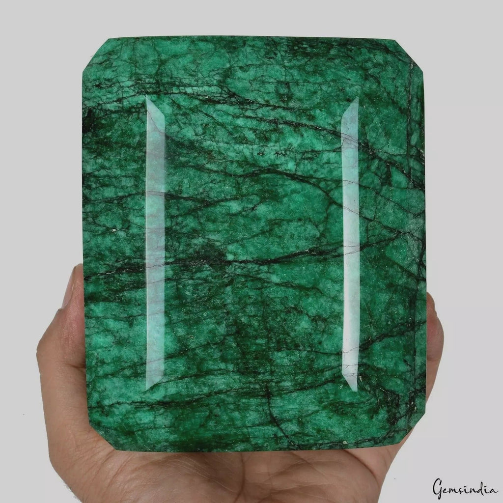 2.7Kilo Natural Huge Green Emerald Earth-Mined Museum Grade Octagon Cut Gemstone