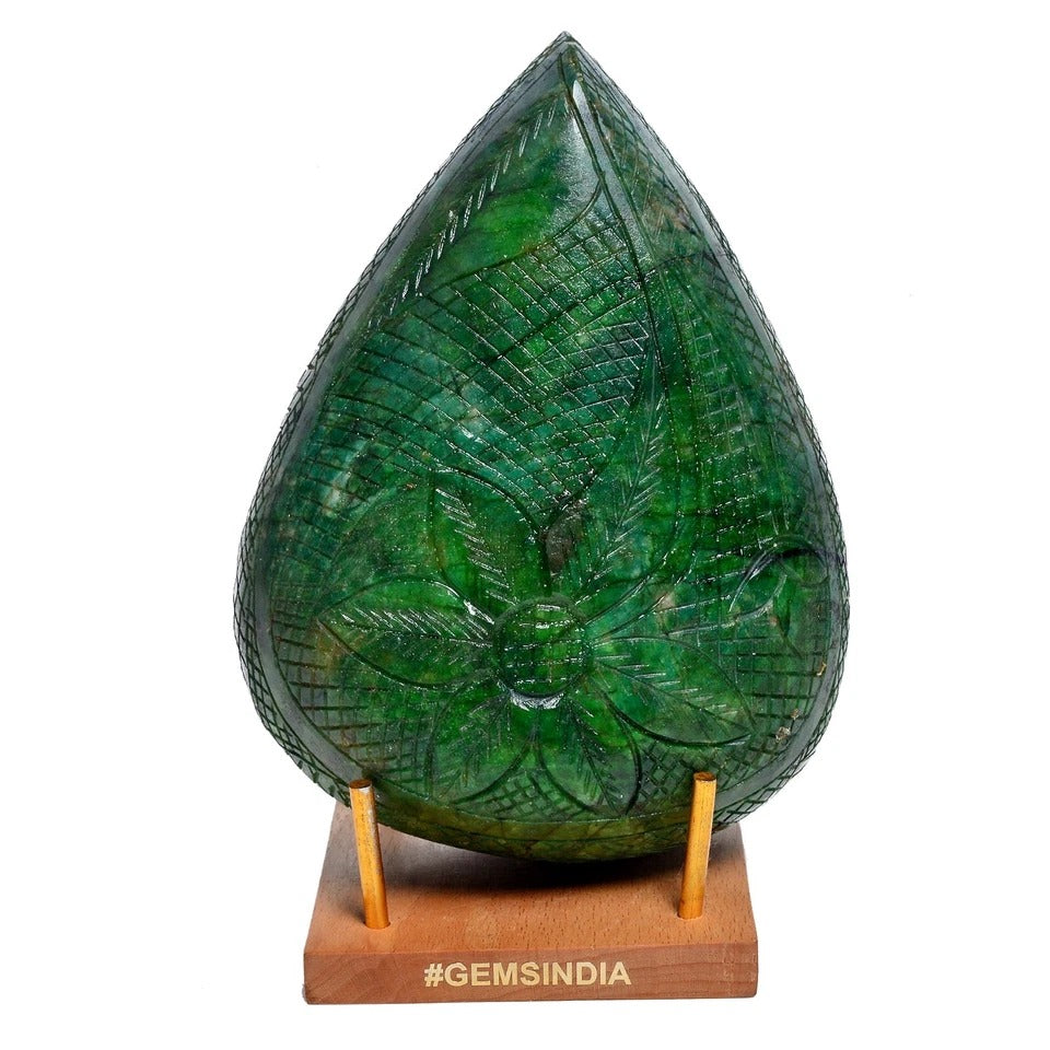 1.50 Kilo Natural Certified emerald Decorative Hand Carved Museum Size Gemstone