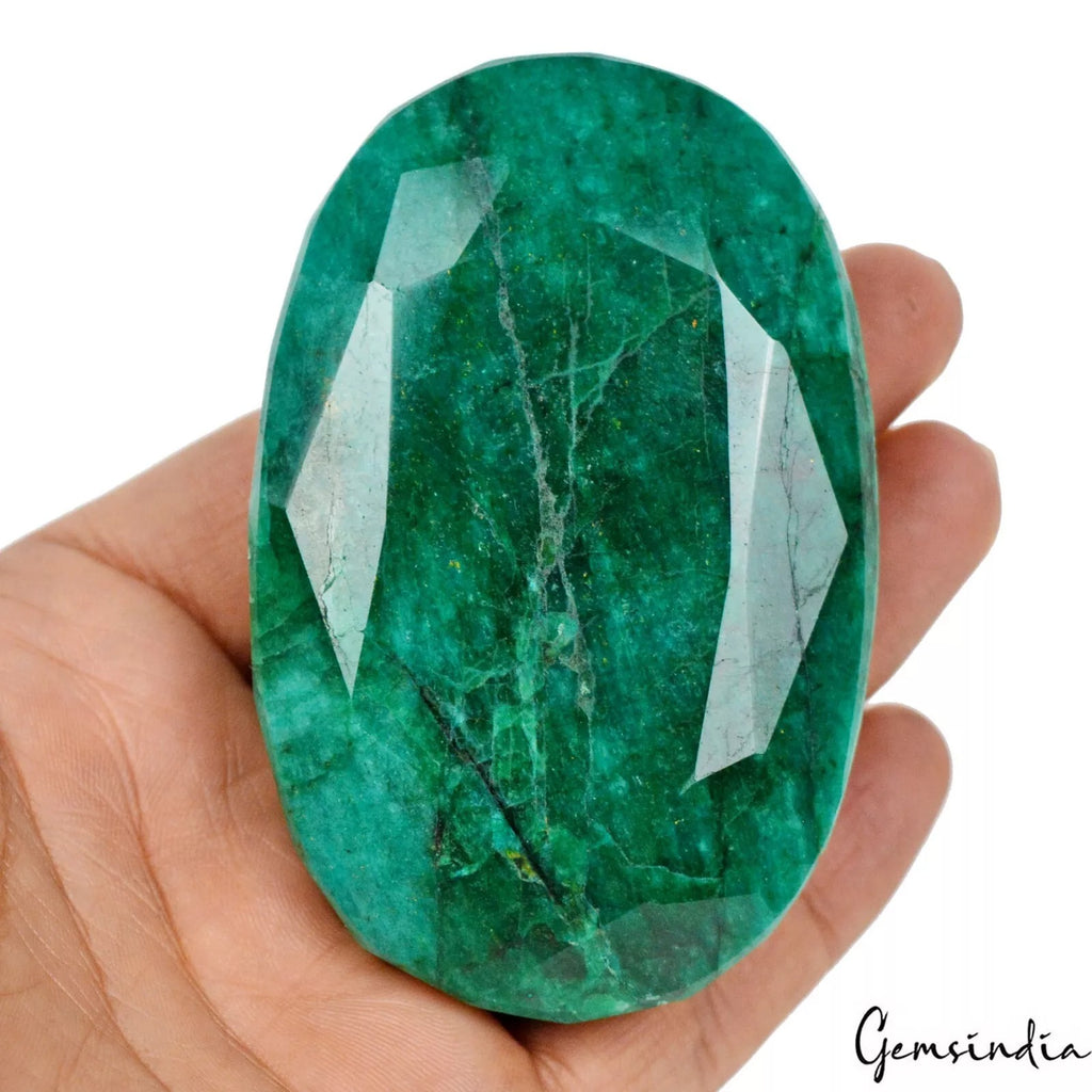 Emerald Loose Gemstone, Green — 83x53x33 mm, 1260 Ct, Brazil
