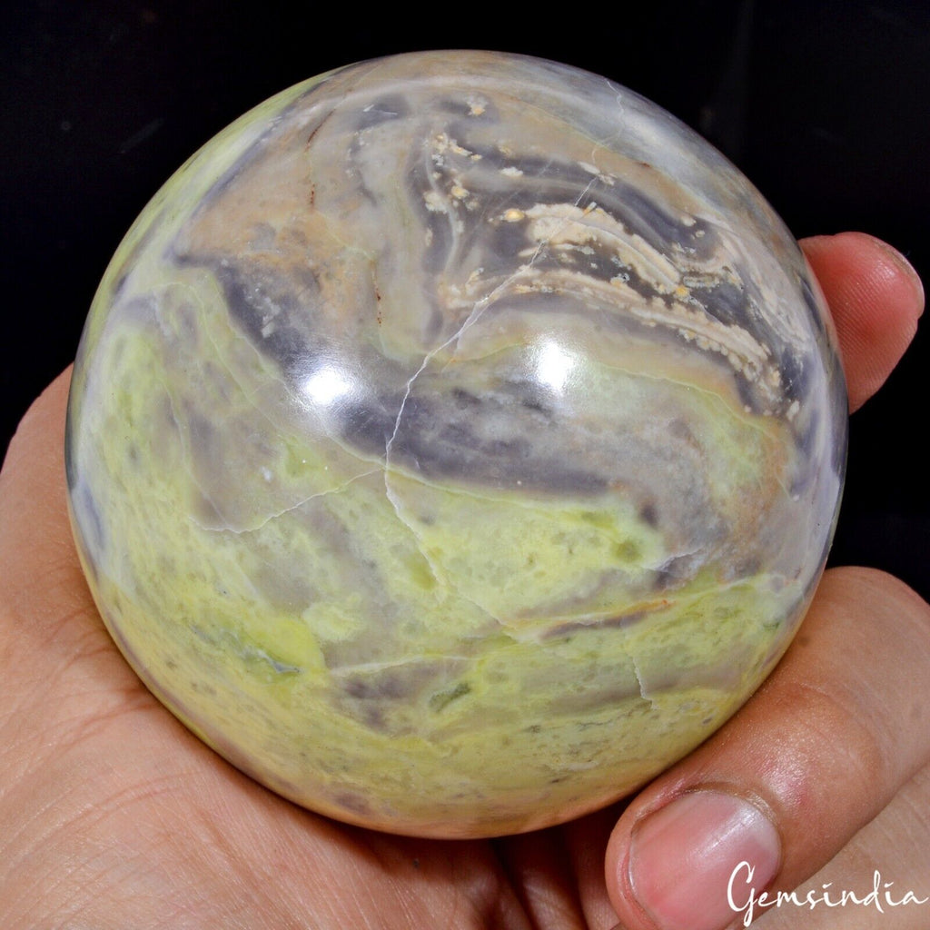 Chrysoprase Sphere, Untreated — 3 Inch in diameter, 0.590 Kg (2950 Ct)