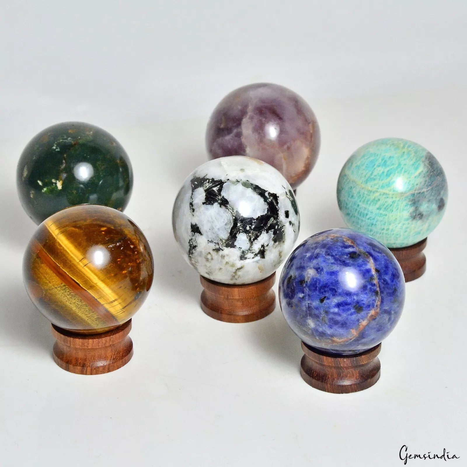 Bloodstone Sphere, Untreated — 6 Pieces, 40mm to 44mm, 0.660 Kg (3300 Ct)