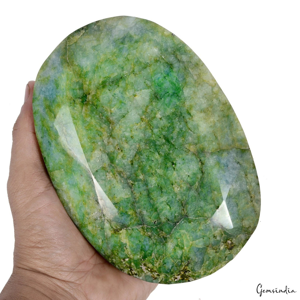 Emerald Loose Gemstone, Green — 6.5x4.5x2.1 inches, 9725 Ct (1.945 Kg), Brazil