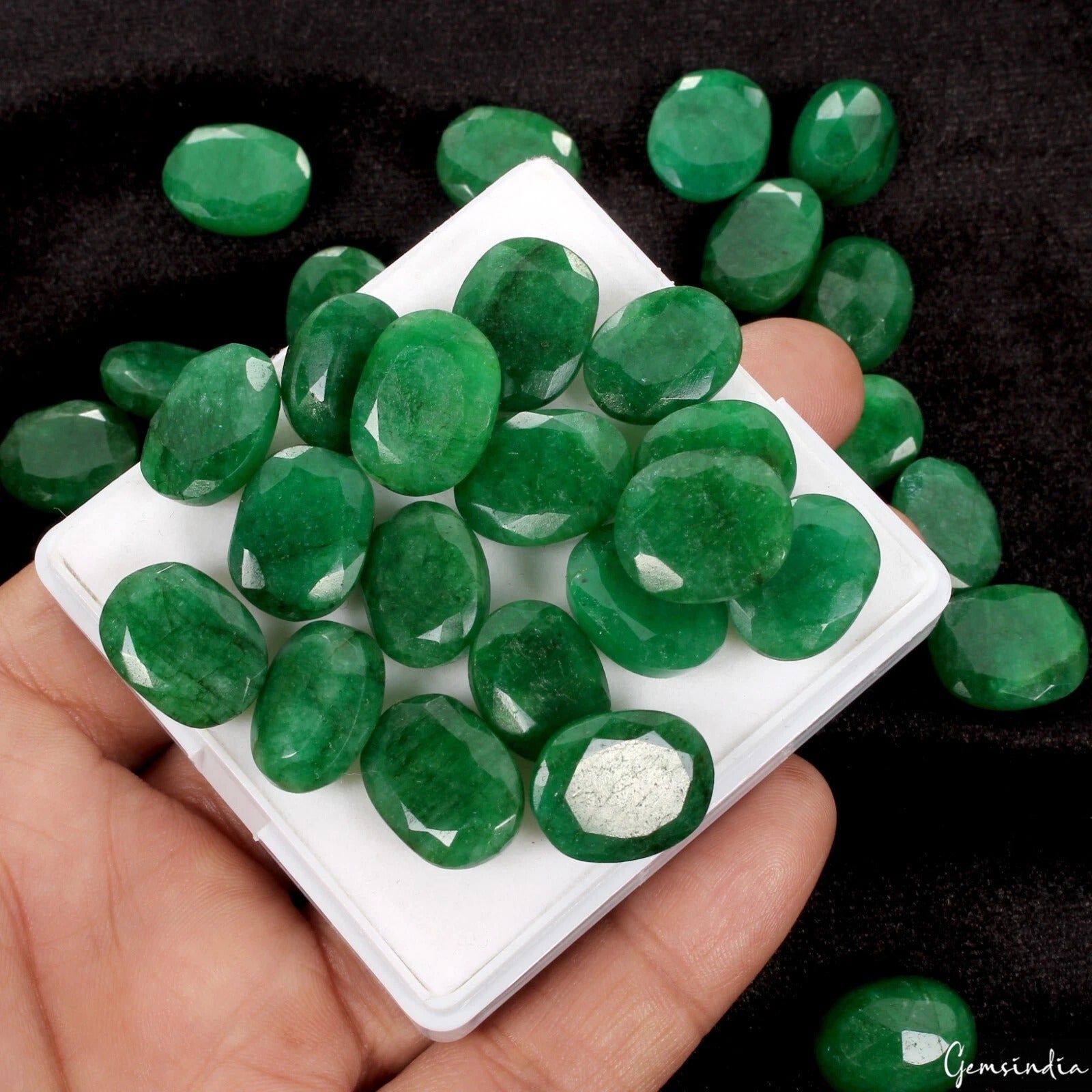 Emerald Lot, Loose Gemstone, Oval Cut, Color Enhanced — 30 Pieces, 14mm to 16mm, 340 Ct, Colombia