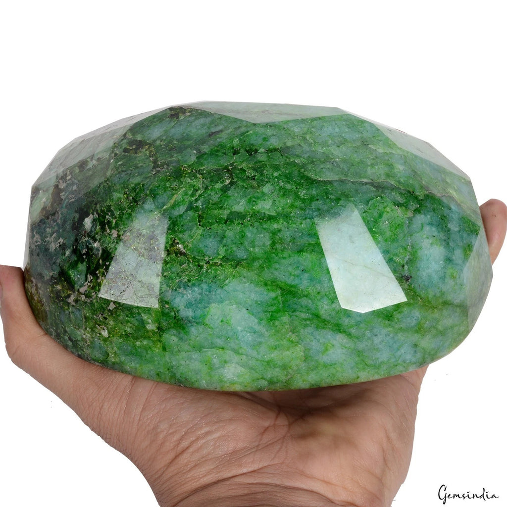 Emerald Loose Gemstone, Green — 6.5x4.5x2.1 inches, 9725 Ct (1.945 Kg), Brazil