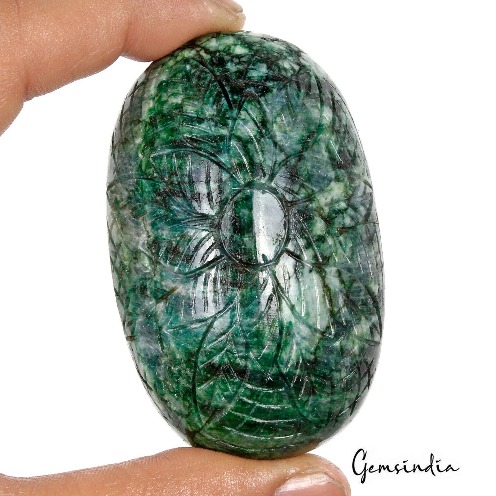 Emerald Carving, Oval Carved, Green — 73 x 46 x 25mm, 610 Ct, Brazil