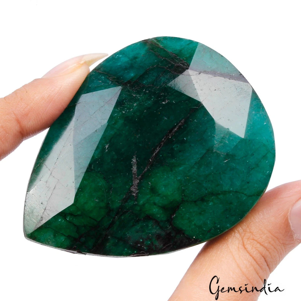 Emerald Loose Gemstone, Green — 66 x 52 x 25 mm, 620 Ct, Brazil