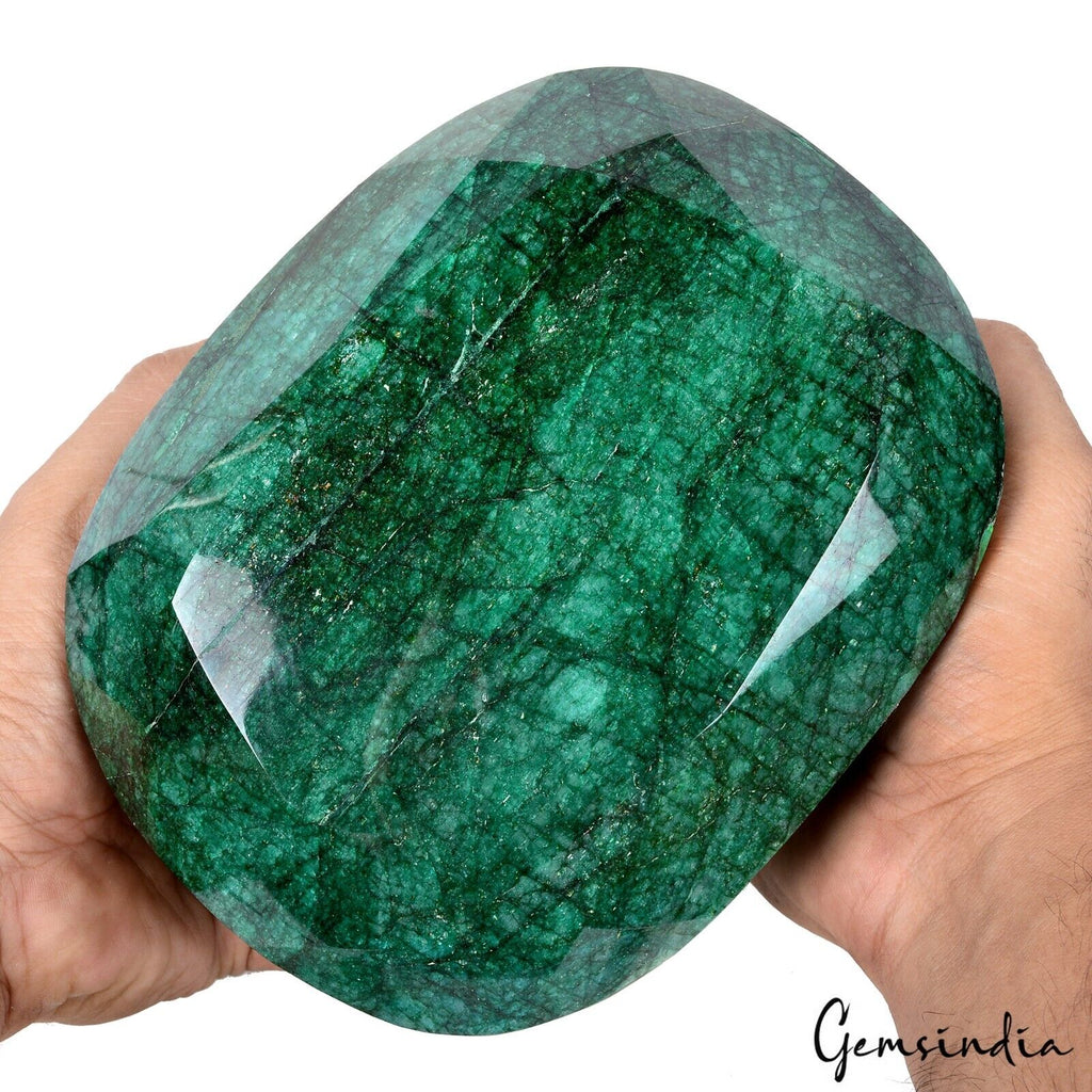 Emerald Loose Gemstone, Green — 5.5 Kg, Brazil