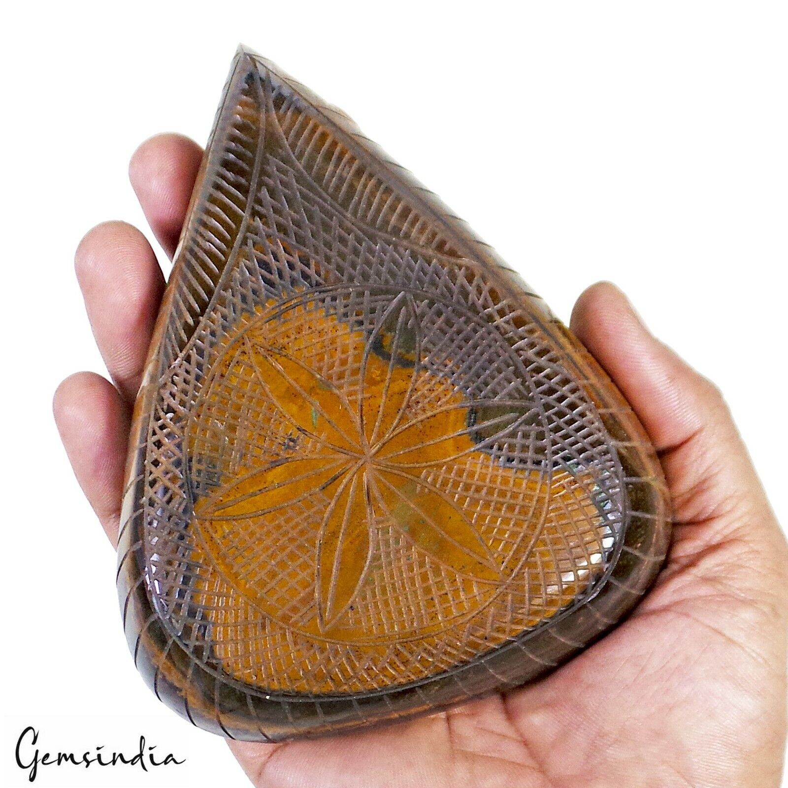 Tiger Eye Carving, Untreated — 131x103x21mm, 2440 Ct, Madagascar