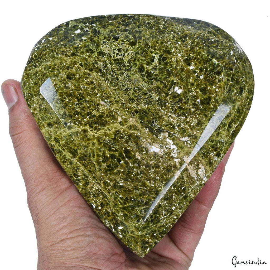 Museus Size 2.66 Kilo Natural Untreated Heena Green Serpentine Pear Cut Huge Gem