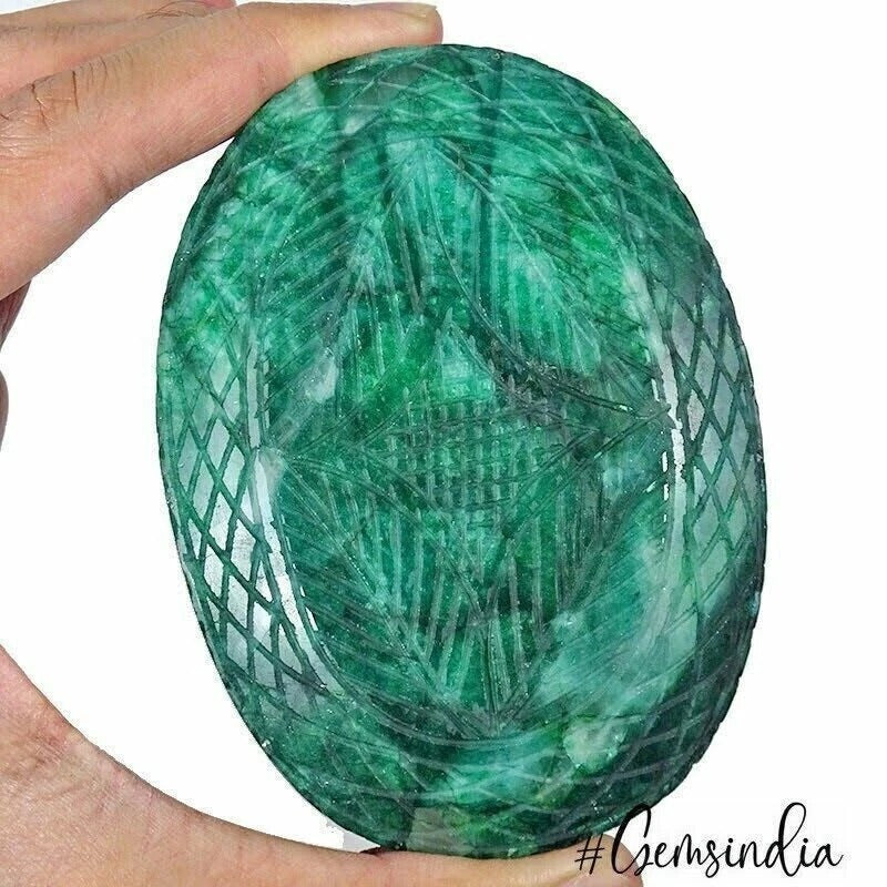 Emerald Loose Gemstone, Green — 93 x 68 x 48 mm, 2240 Ct, Brazil