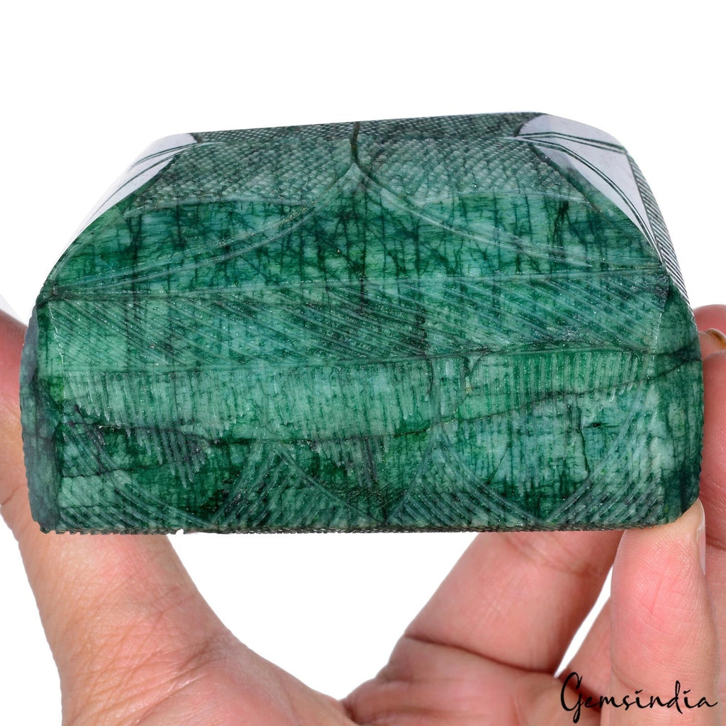 Emerald Carving, Green — 90 x 73 x 50mm, 3450 Ct, Zambia