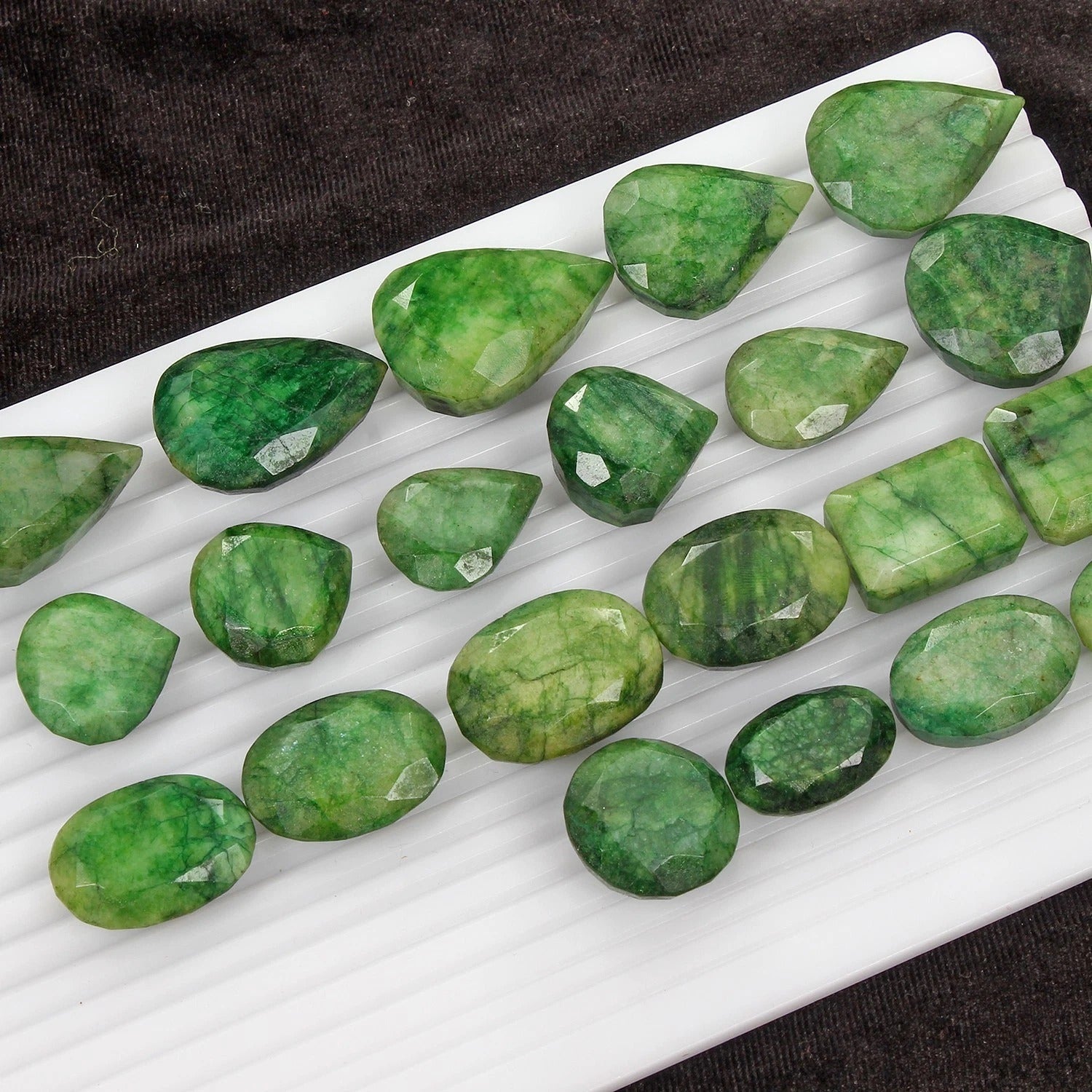 Emerald Lot, Loose Gemstone, Color Enhanced, Green — 21 Pieces, 22mm to 35mm, 1000 Ct, Brazil