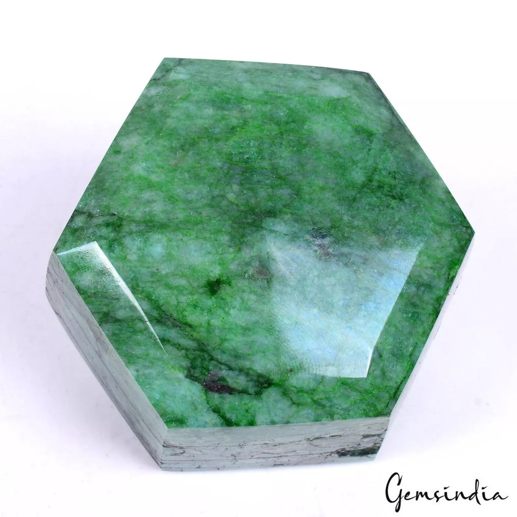 Emerald Loose Gemstone, Color Enhanced, Green — 1600 Ct (0.32 Kg), Brazil