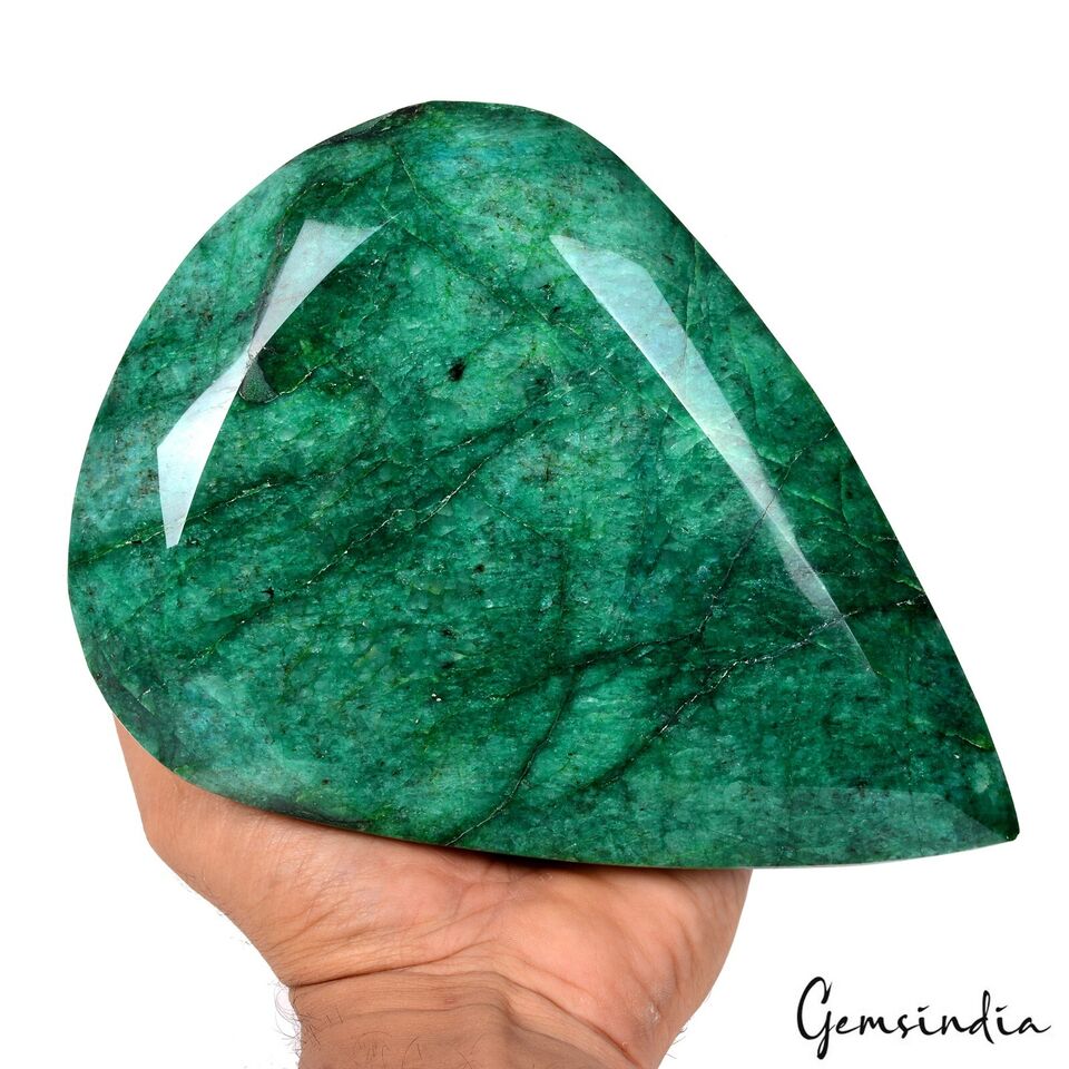 Emerald Loose Gemstone, Color Enhanced, Green — 7.4x5.5x3 Inch, 12500 Ct (2.5 Kg), Brazil
