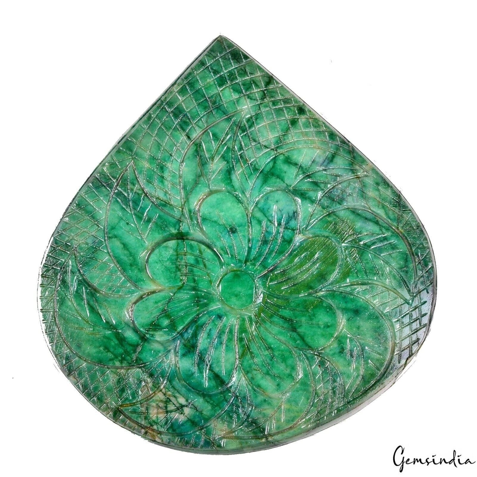 Brazilian Emerald Loose Gemstone, Green — 109x104x25 mm, 2650 Ct, Brazil